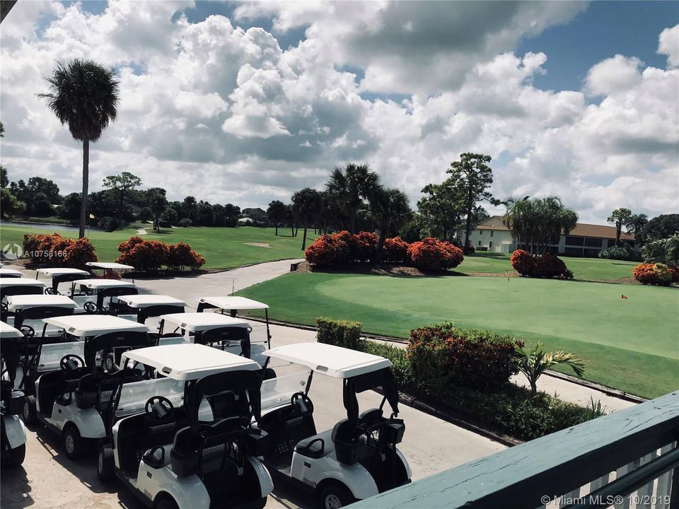 WALKABLE TO PUBLIC GOLF CLUBHOUSE