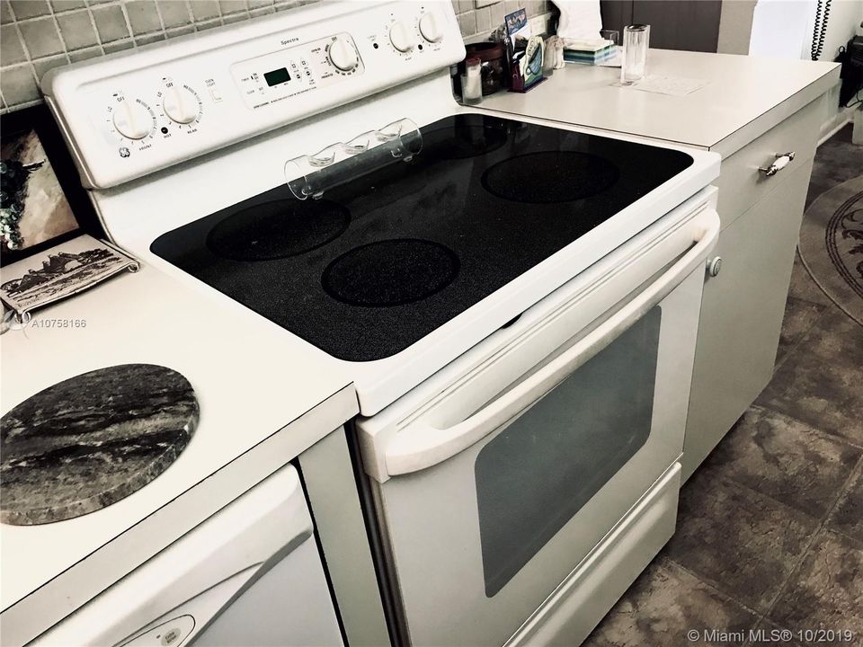 GLASS TOP STOVE IN KITCHEN