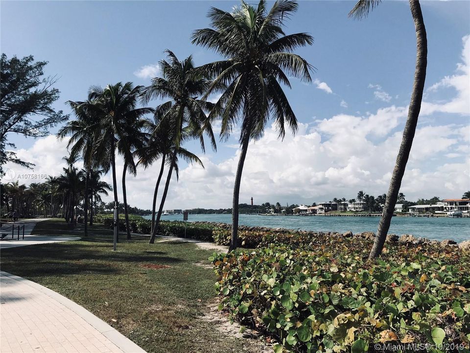 JUPITER INLET WITH LIGHTHOUSE IN BACKGROUND