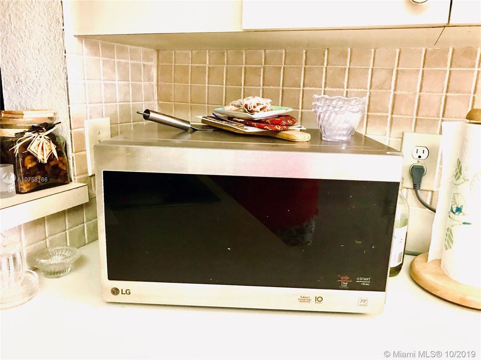 COUNTER TOP MICROWAVE