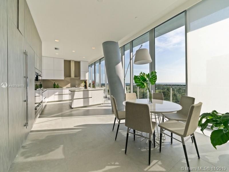Recently Sold: $3,695,000 (5 beds, 5 baths, 3828 Square Feet)