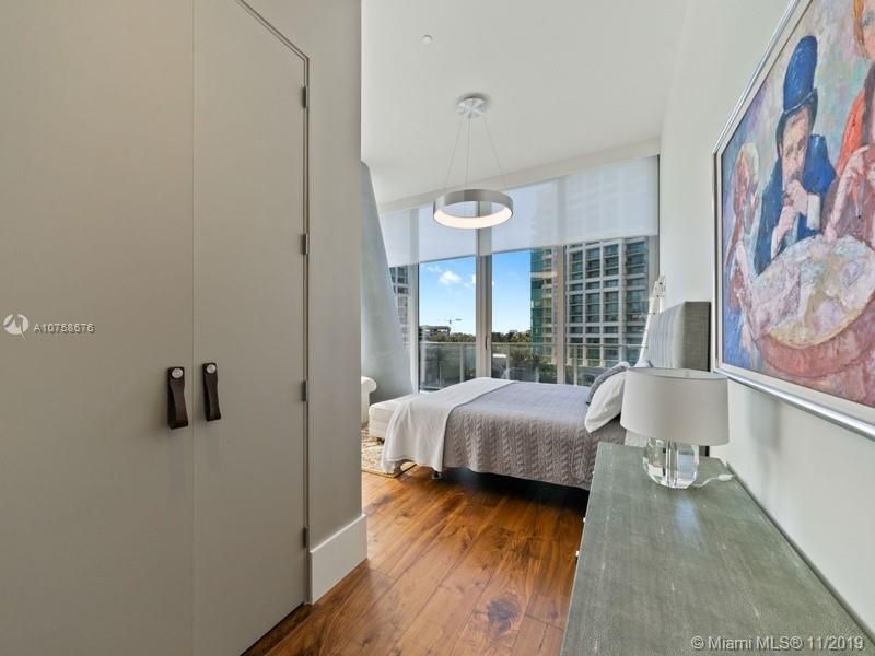 Recently Sold: $3,695,000 (5 beds, 5 baths, 3828 Square Feet)