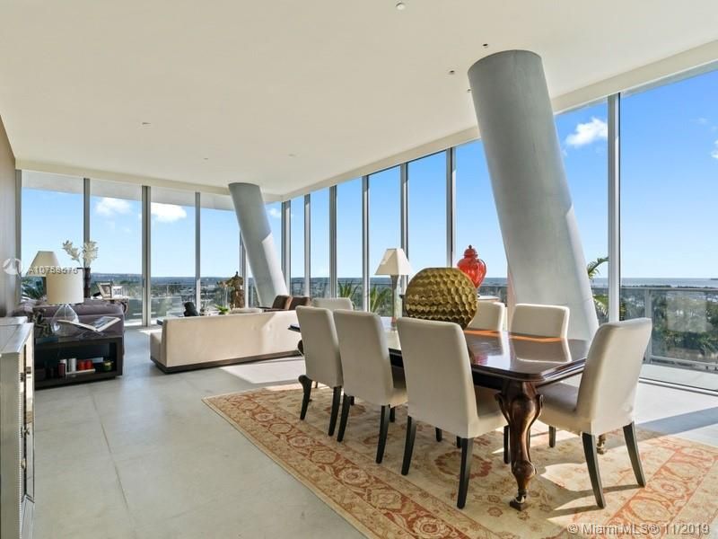 Recently Sold: $3,695,000 (5 beds, 5 baths, 3828 Square Feet)