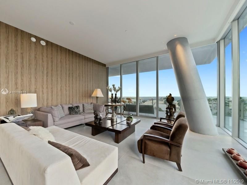 Recently Sold: $3,695,000 (5 beds, 5 baths, 3828 Square Feet)