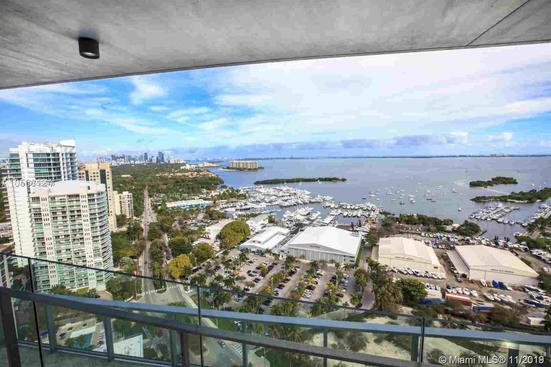 Recently Sold: $3,695,000 (5 beds, 5 baths, 3828 Square Feet)