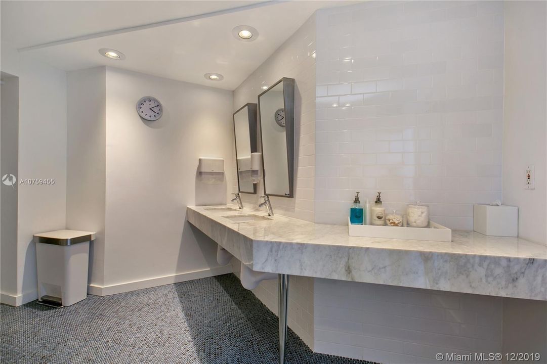 Recently Sold: $1,199,000 (2 beds, 2 baths, 1300 Square Feet)