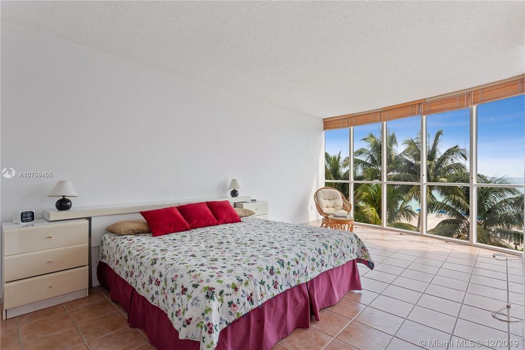 Recently Sold: $1,199,000 (2 beds, 2 baths, 1300 Square Feet)