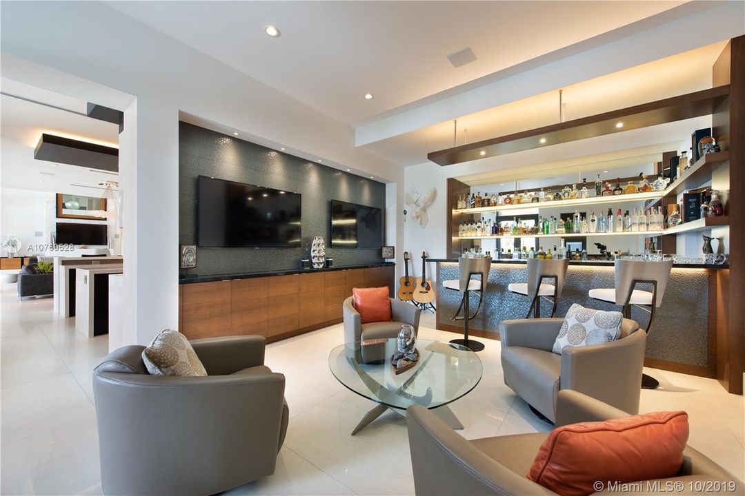 Recently Sold: $5,390,000 (5 beds, 5 baths, 7264 Square Feet)