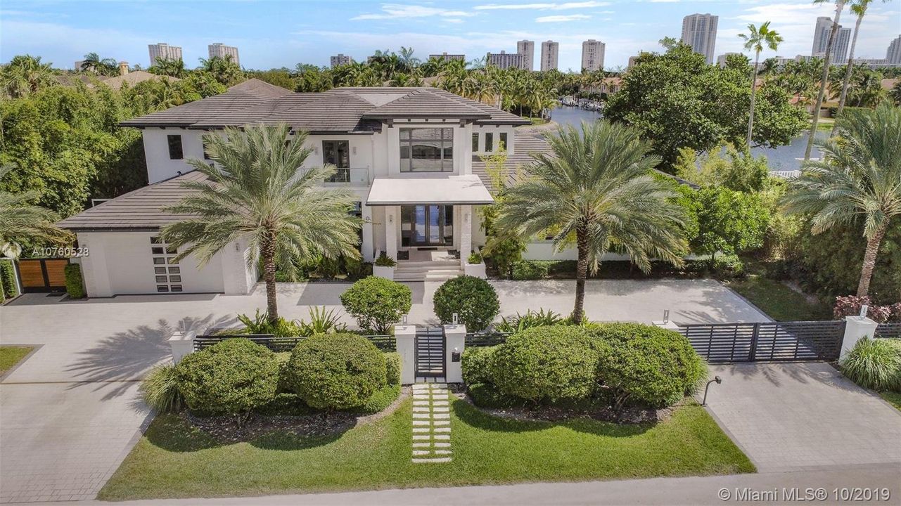 Recently Sold: $5,390,000 (5 beds, 5 baths, 7264 Square Feet)