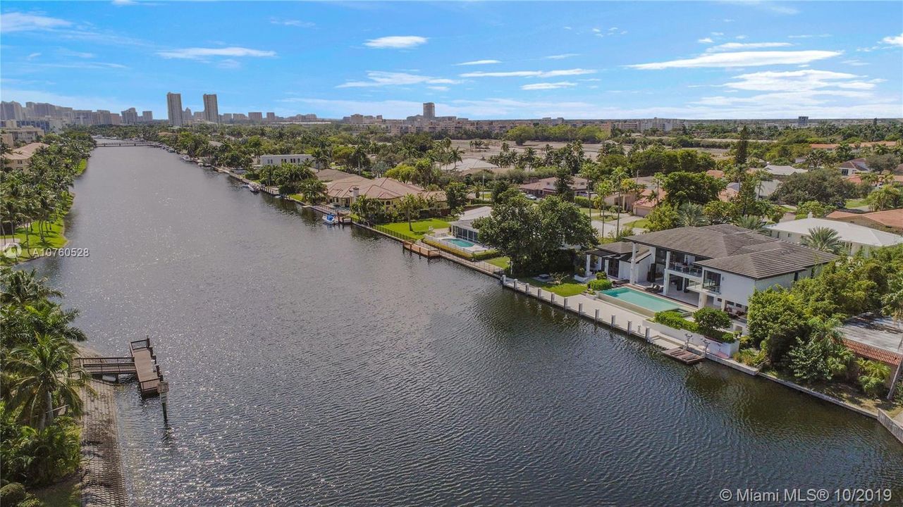 Recently Sold: $5,390,000 (5 beds, 5 baths, 7264 Square Feet)