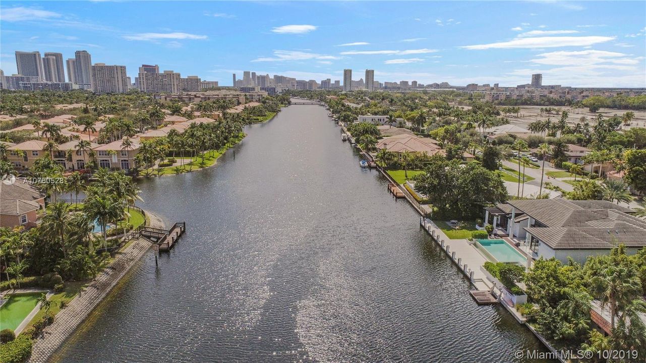 Recently Sold: $5,390,000 (5 beds, 5 baths, 7264 Square Feet)