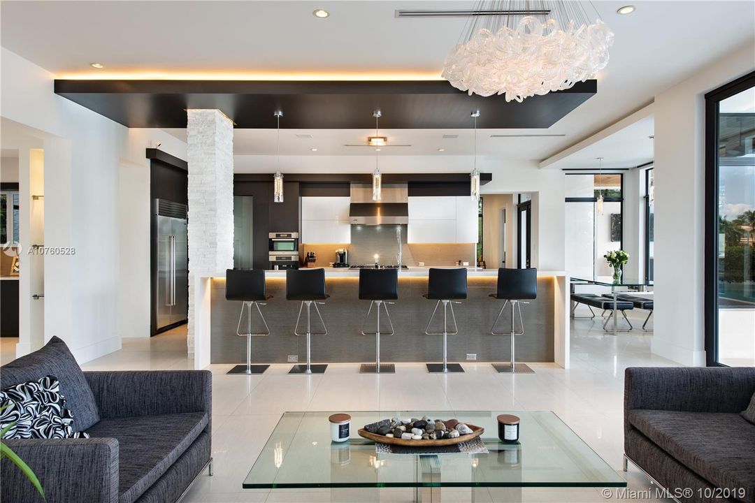 Recently Sold: $5,390,000 (5 beds, 5 baths, 7264 Square Feet)