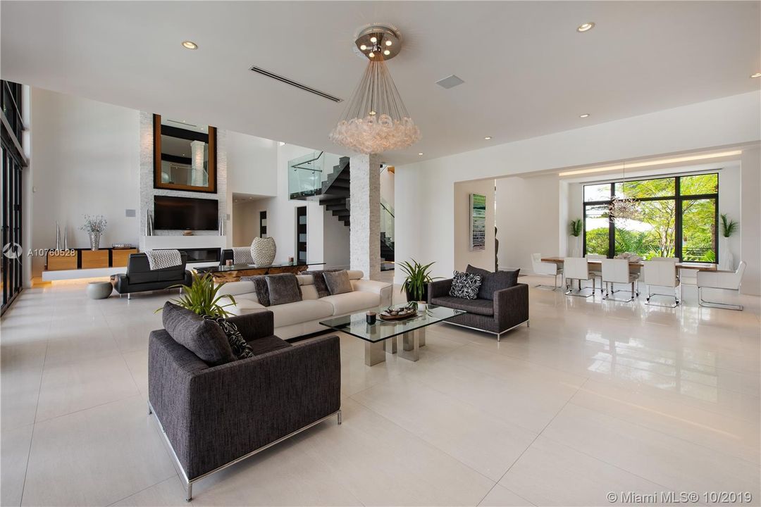 Recently Sold: $5,390,000 (5 beds, 5 baths, 7264 Square Feet)