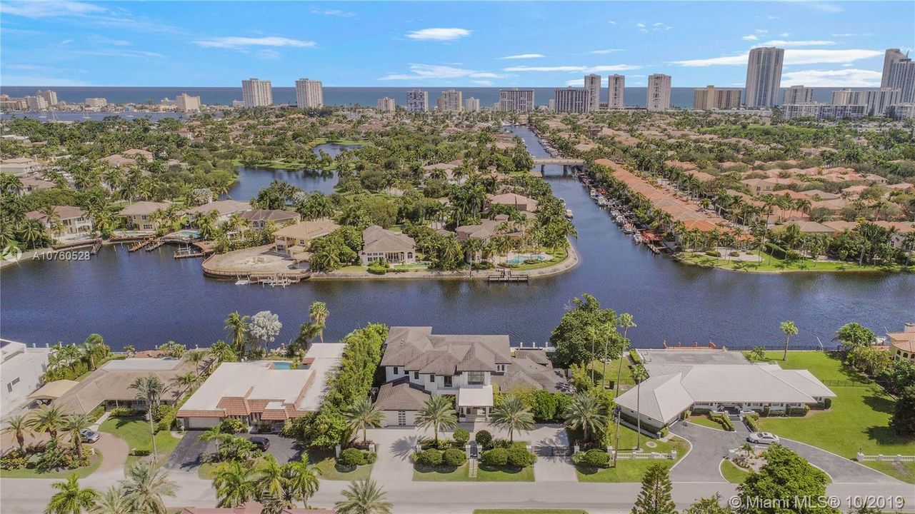 Recently Sold: $5,390,000 (5 beds, 5 baths, 7264 Square Feet)