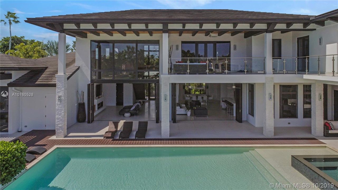 Recently Sold: $5,390,000 (5 beds, 5 baths, 7264 Square Feet)