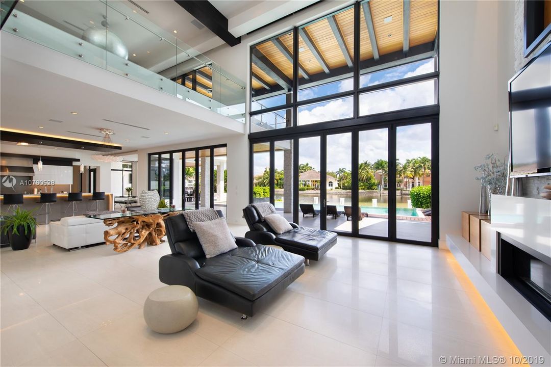 Recently Sold: $5,390,000 (5 beds, 5 baths, 7264 Square Feet)