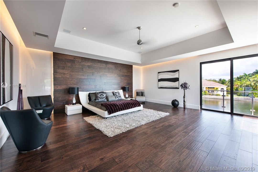 Recently Sold: $5,390,000 (5 beds, 5 baths, 7264 Square Feet)