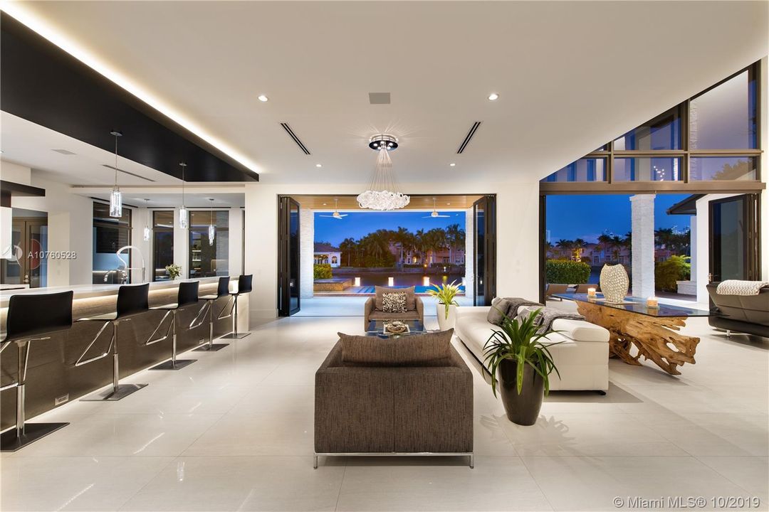 Recently Sold: $5,390,000 (5 beds, 5 baths, 7264 Square Feet)