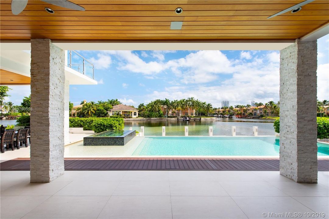 Recently Sold: $5,390,000 (5 beds, 5 baths, 7264 Square Feet)