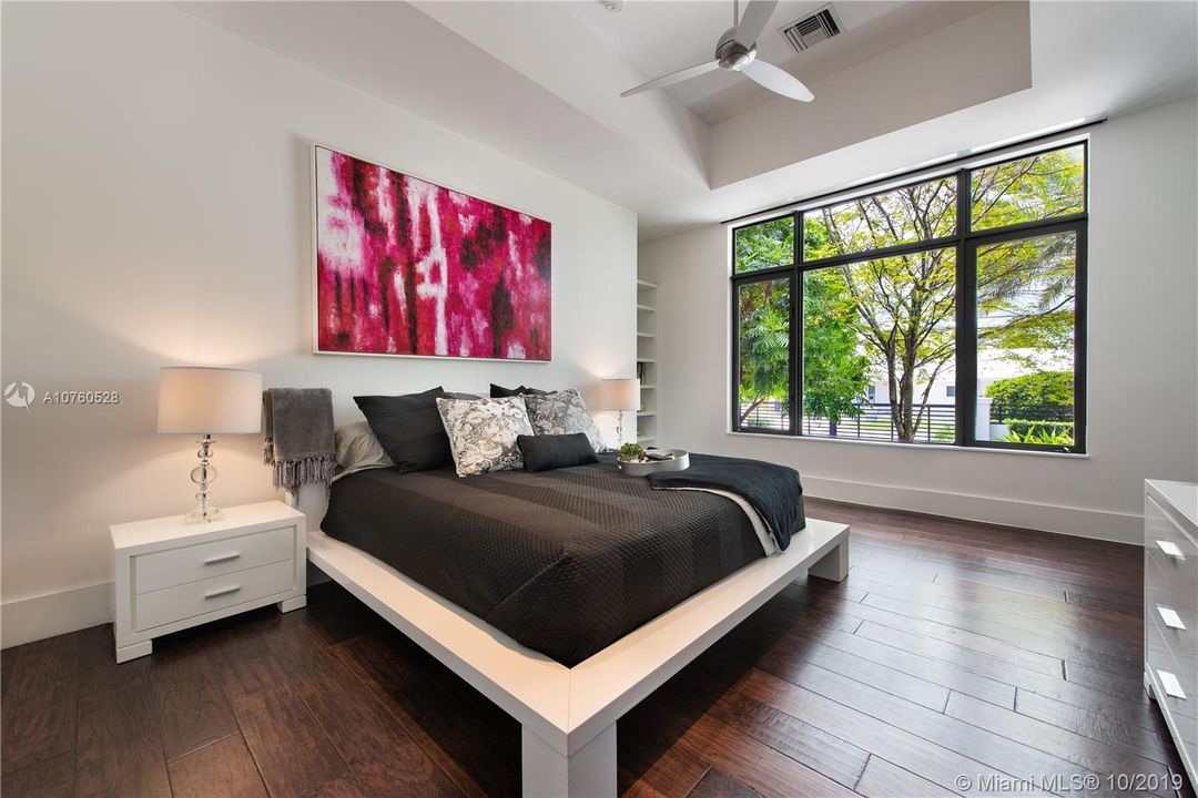 Recently Sold: $5,390,000 (5 beds, 5 baths, 7264 Square Feet)