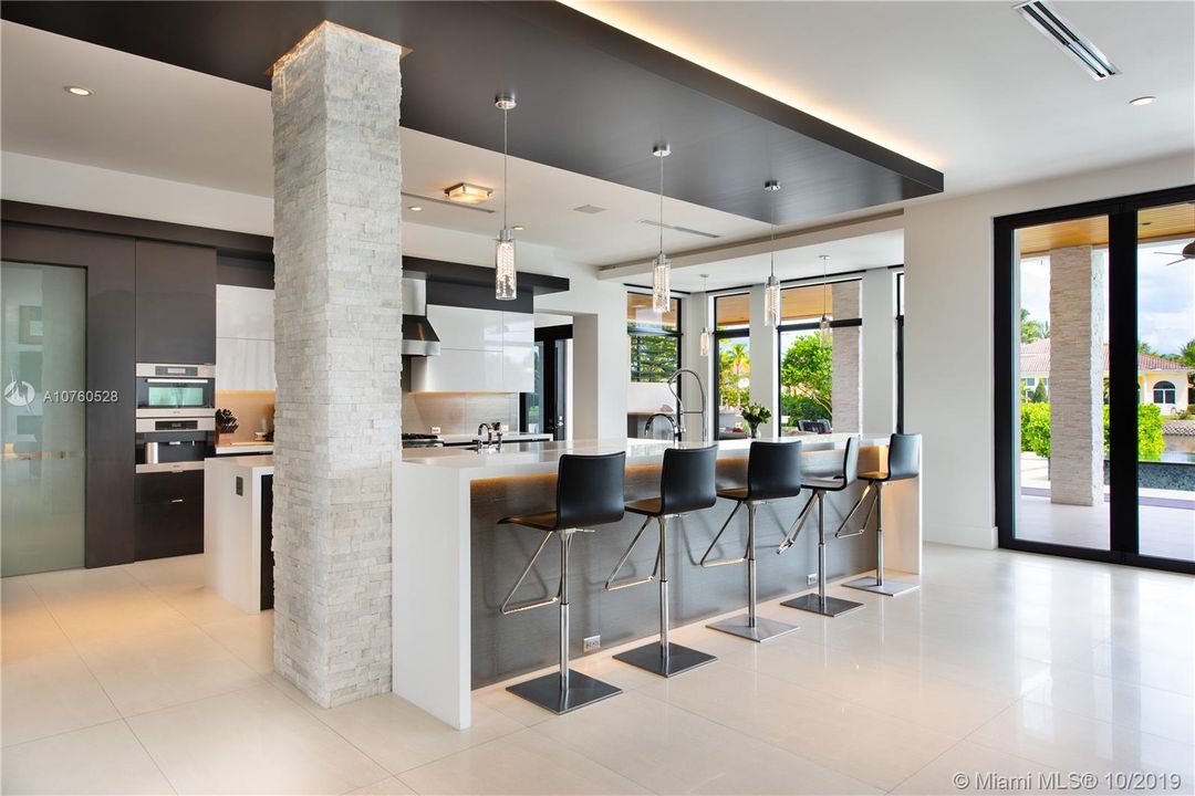 Recently Sold: $5,390,000 (5 beds, 5 baths, 7264 Square Feet)