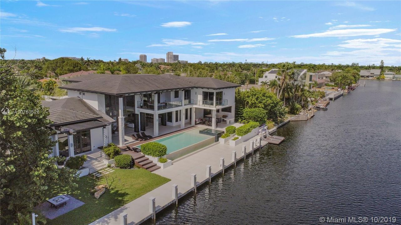 Recently Sold: $5,390,000 (5 beds, 5 baths, 7264 Square Feet)