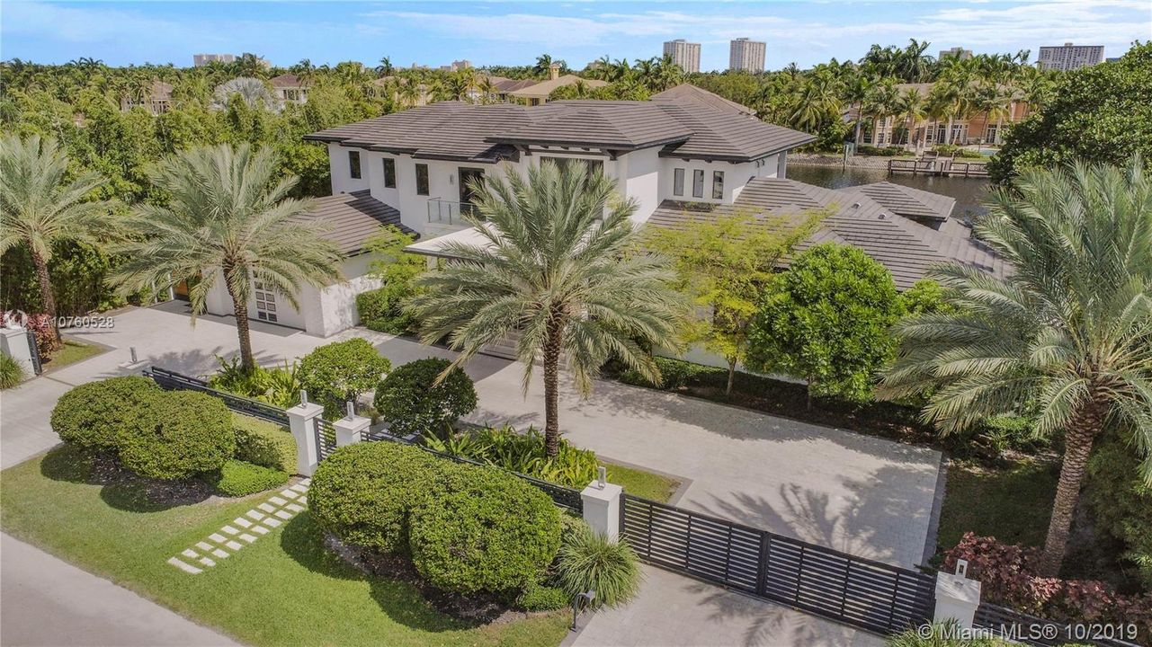 Recently Sold: $5,390,000 (5 beds, 5 baths, 7264 Square Feet)