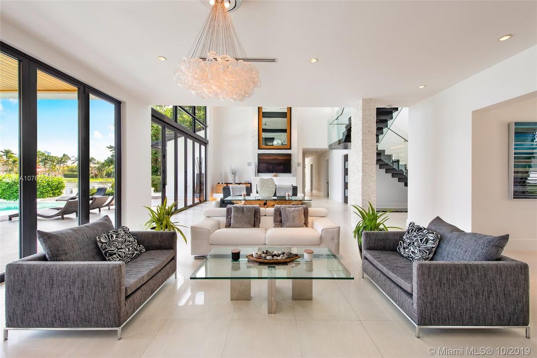 Recently Sold: $5,390,000 (5 beds, 5 baths, 7264 Square Feet)