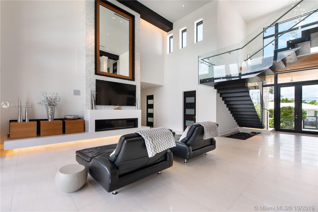 Recently Sold: $5,390,000 (5 beds, 5 baths, 7264 Square Feet)