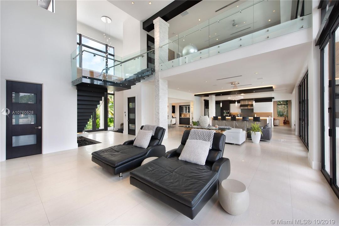 Recently Sold: $5,390,000 (5 beds, 5 baths, 7264 Square Feet)