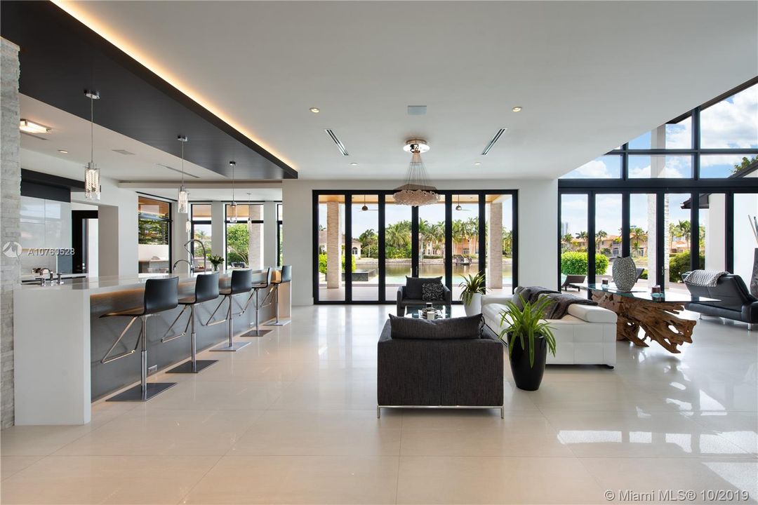 Recently Sold: $5,390,000 (5 beds, 5 baths, 7264 Square Feet)