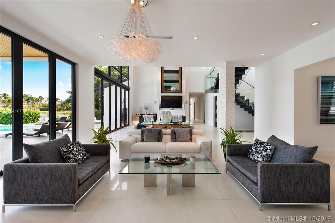 Recently Sold: $5,390,000 (5 beds, 5 baths, 7264 Square Feet)