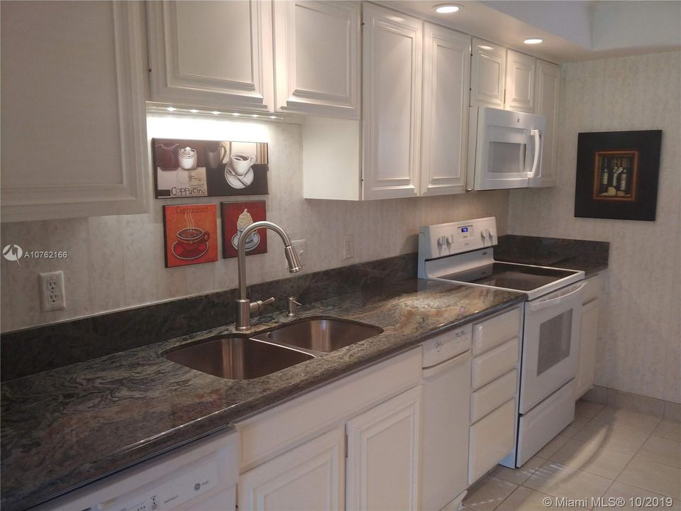 Granite counter tops, sunny eat in kitchen