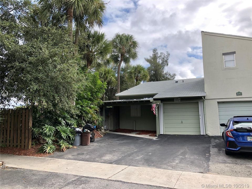one car garage and carport