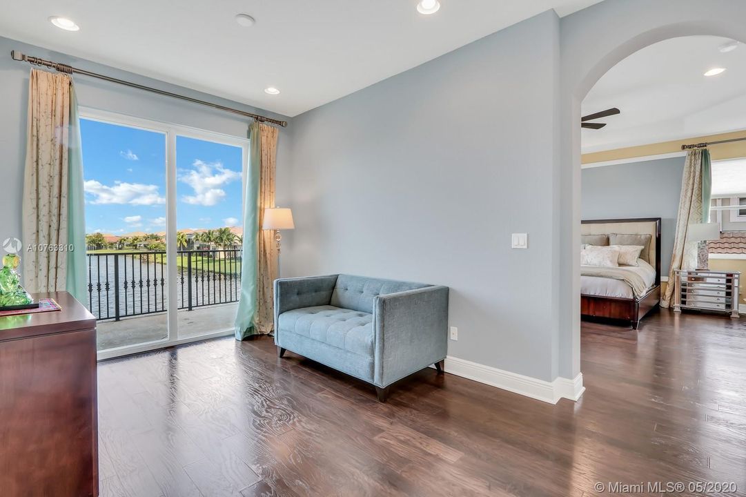 Recently Sold: $825,000 (4 beds, 4 baths, 3356 Square Feet)