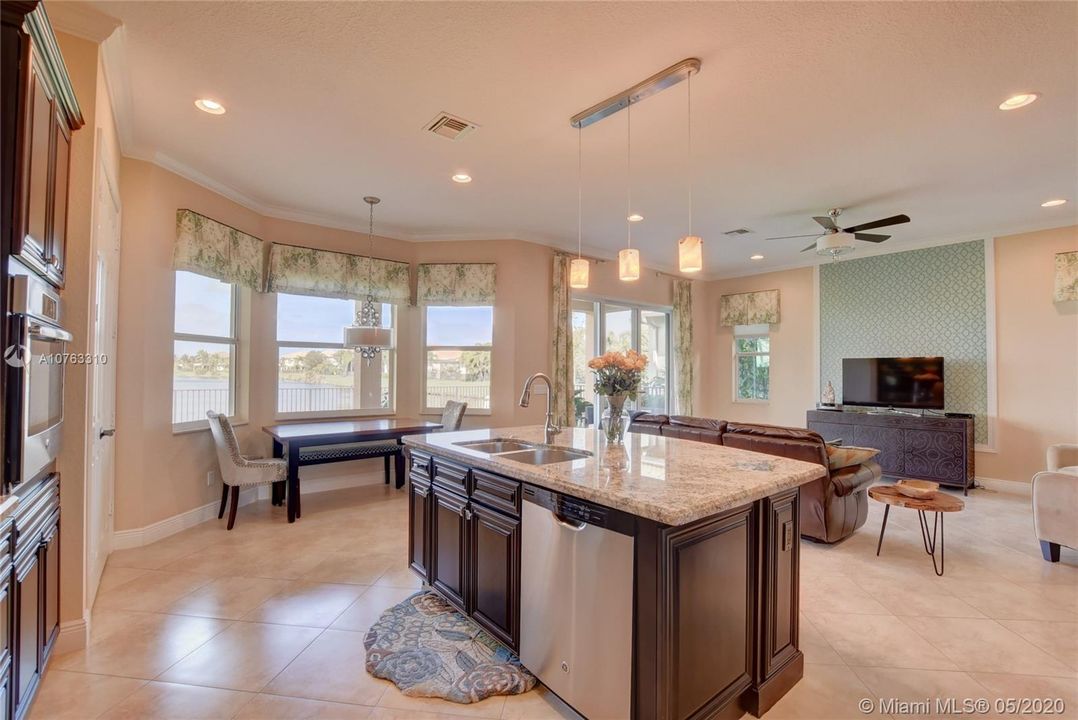 Recently Sold: $825,000 (4 beds, 4 baths, 3356 Square Feet)