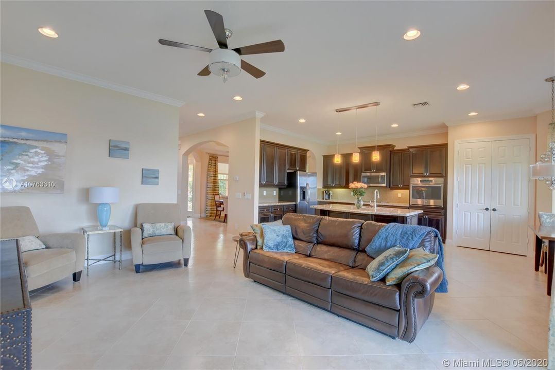 Recently Sold: $825,000 (4 beds, 4 baths, 3356 Square Feet)