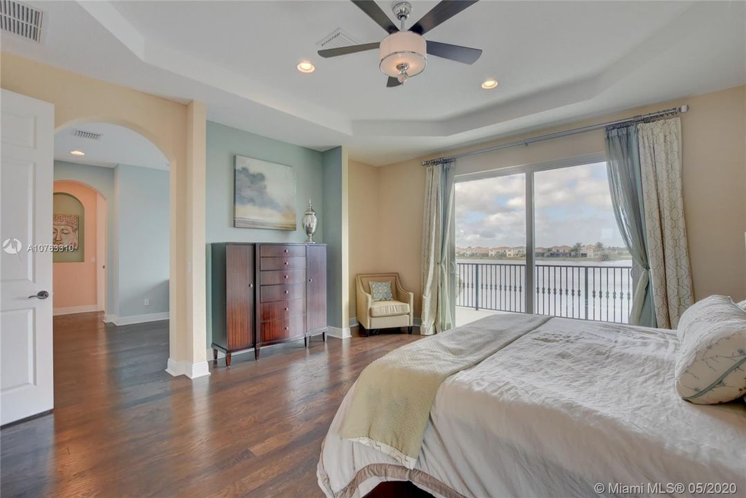 Recently Sold: $825,000 (4 beds, 4 baths, 3356 Square Feet)