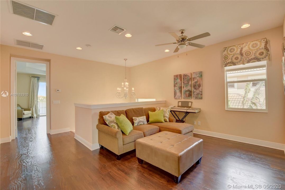 Recently Sold: $825,000 (4 beds, 4 baths, 3356 Square Feet)
