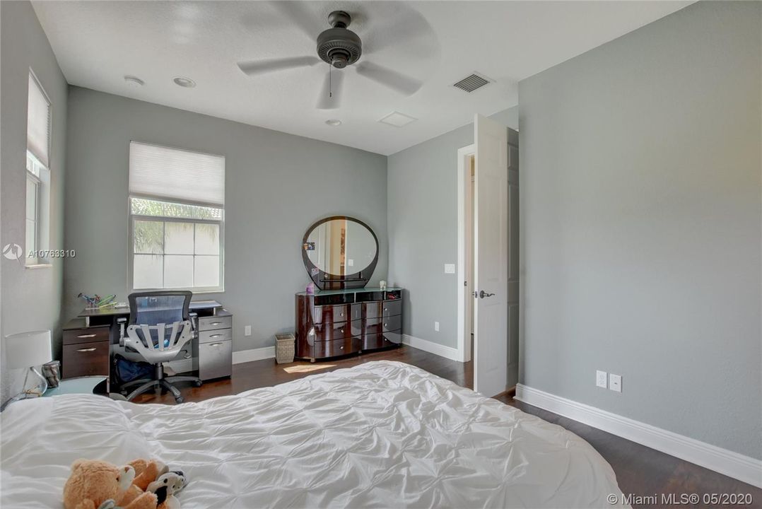 Recently Sold: $825,000 (4 beds, 4 baths, 3356 Square Feet)