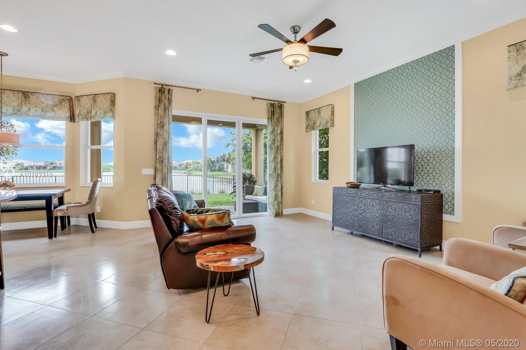 Recently Sold: $825,000 (4 beds, 4 baths, 3356 Square Feet)