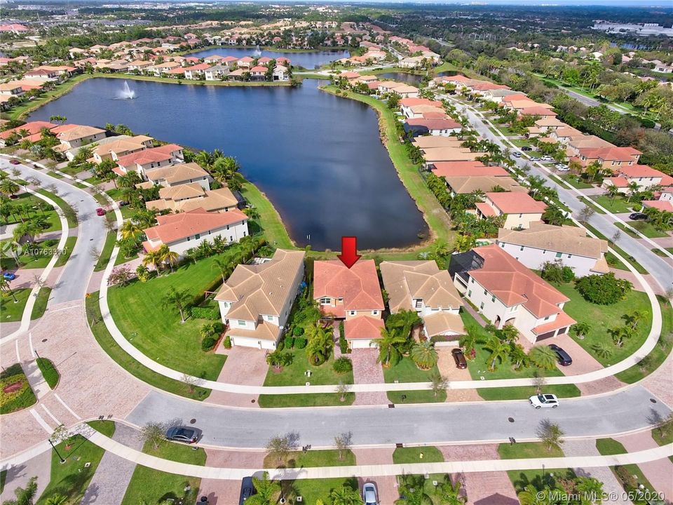 Recently Sold: $825,000 (4 beds, 4 baths, 3356 Square Feet)
