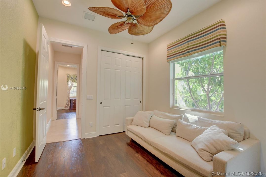 Recently Sold: $825,000 (4 beds, 4 baths, 3356 Square Feet)