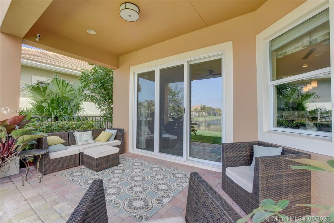 Recently Sold: $825,000 (4 beds, 4 baths, 3356 Square Feet)