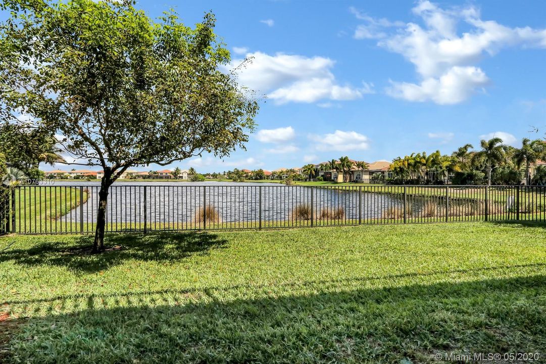 Recently Sold: $825,000 (4 beds, 4 baths, 3356 Square Feet)