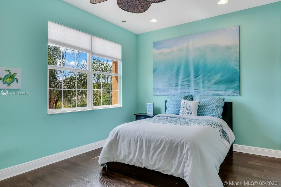 Recently Sold: $825,000 (4 beds, 4 baths, 3356 Square Feet)