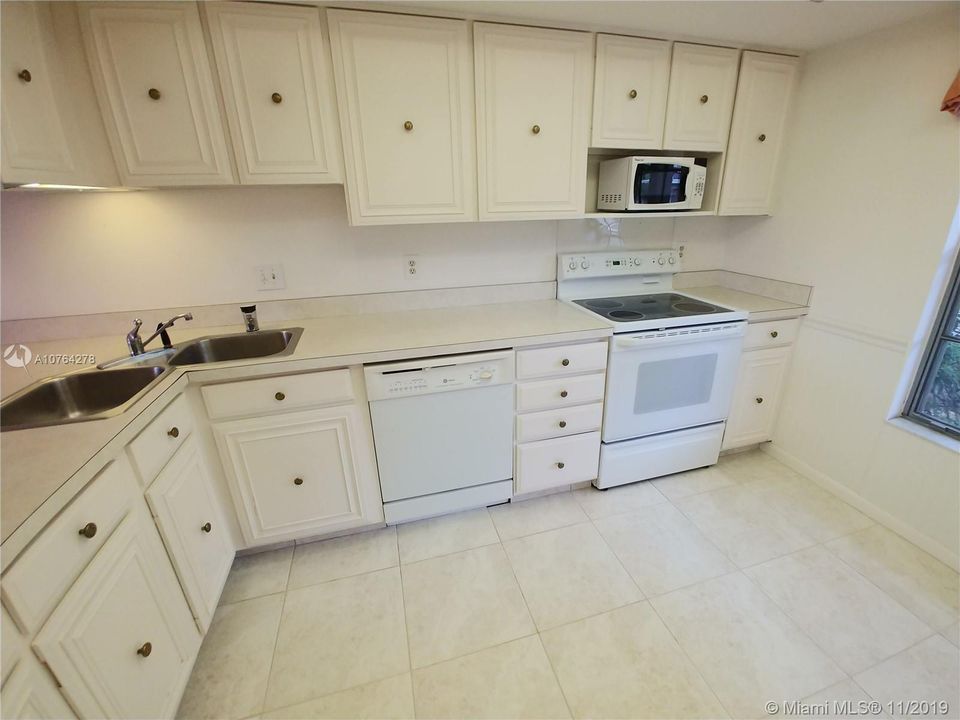 Cheery bright kitchen