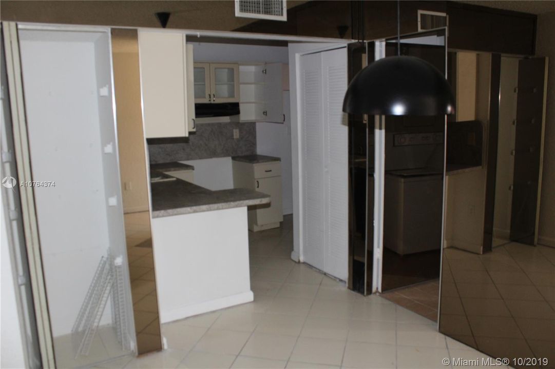 Vendido Recientemente: $111,000 (1 camas, 1 baños, 808 Pies cuadrados)