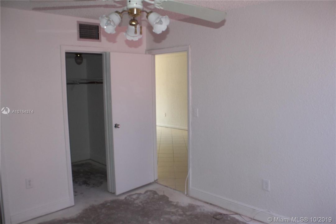 Vendido Recientemente: $111,000 (1 camas, 1 baños, 808 Pies cuadrados)