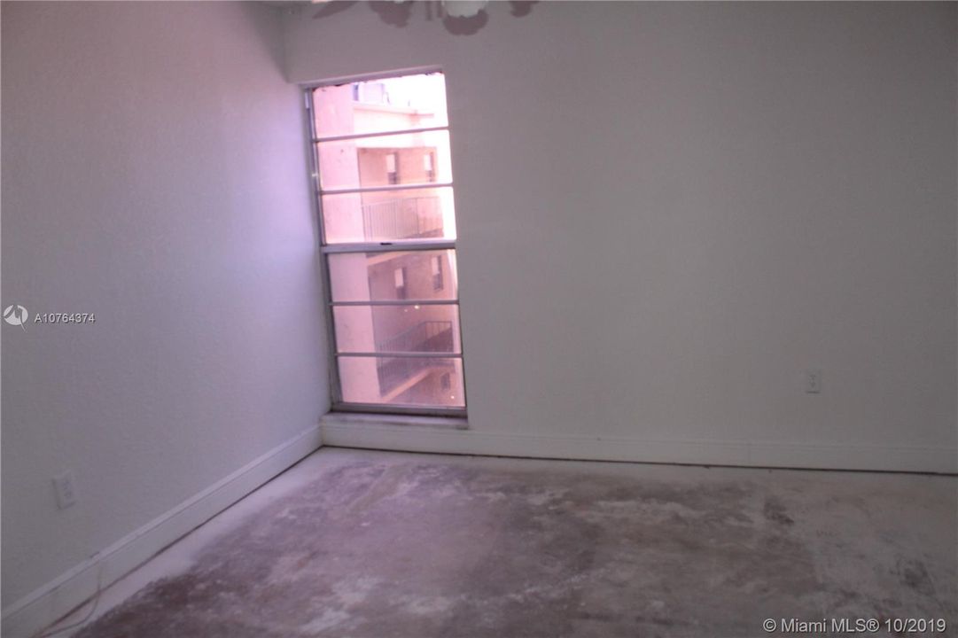 Vendido Recientemente: $111,000 (1 camas, 1 baños, 808 Pies cuadrados)